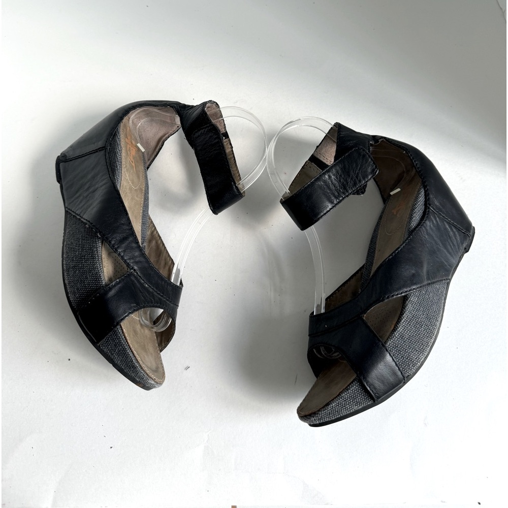 OTBT Hobart Wedge Sandals size 7.5 Black Leather Size 7.5 - Picture 4 of 13